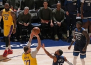 开云在线直播-湖人逆转胜骑士，詹皇绝杀引领球队取胜