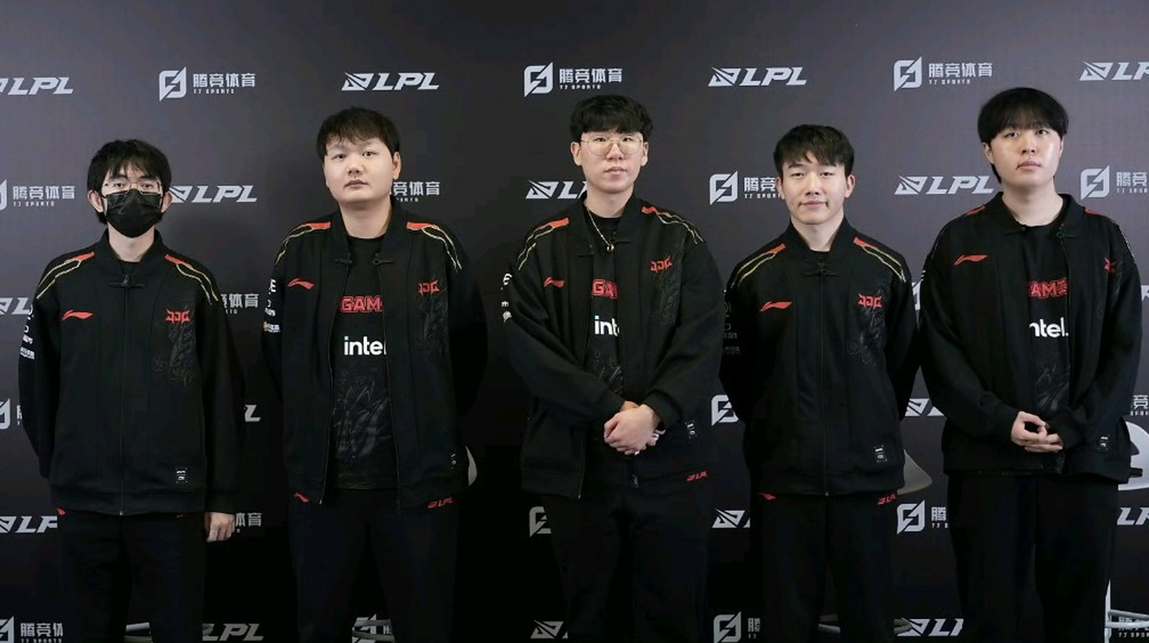 JDG爆冷RNG，Zeus高光表现的简单介绍