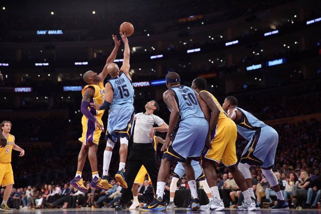 关于篮球比赛现场席卷全球，精彩不断的信息