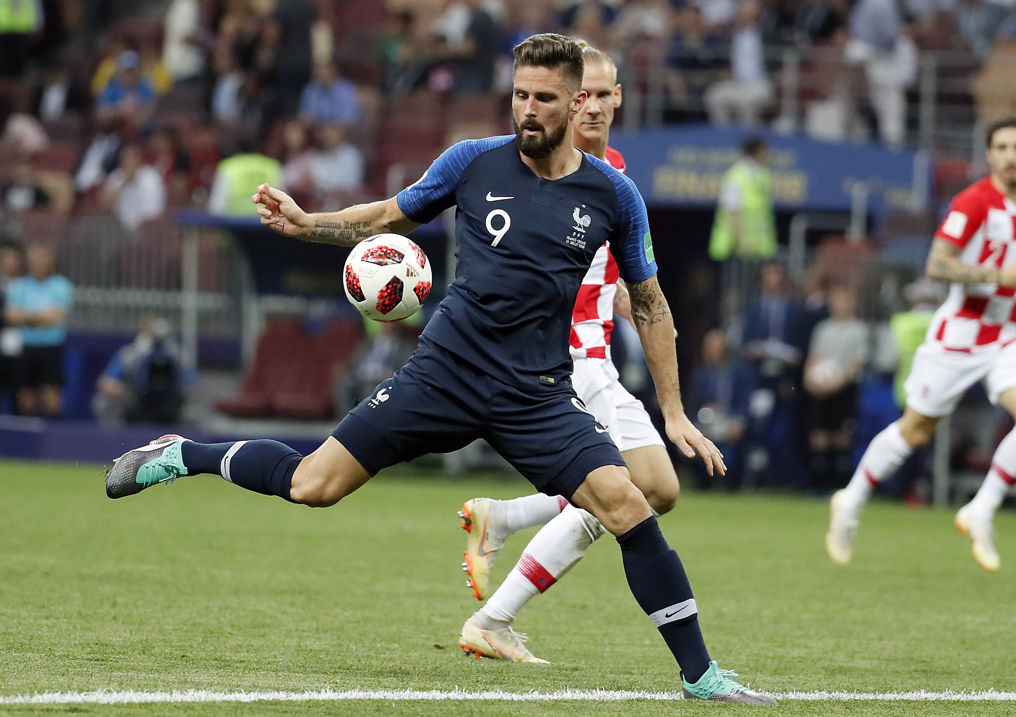 法国足球队在国际友谊赛中取得胜利