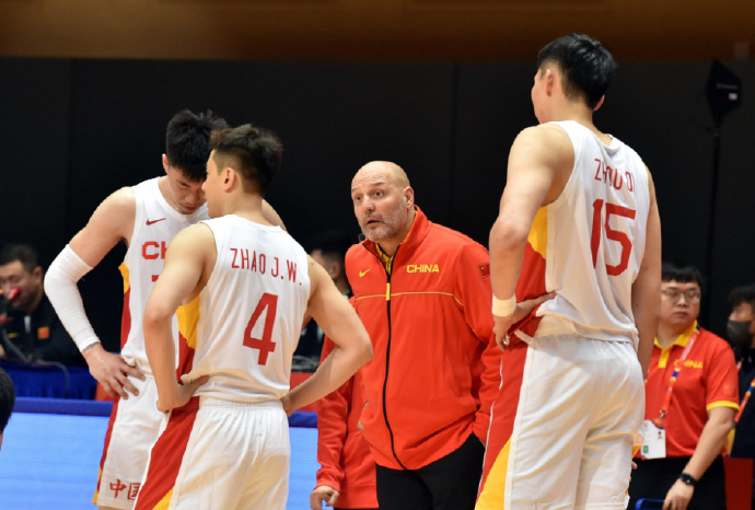 比荷兰惨败的斯洛文尼亚与克罗地亚会师混战的简单介绍