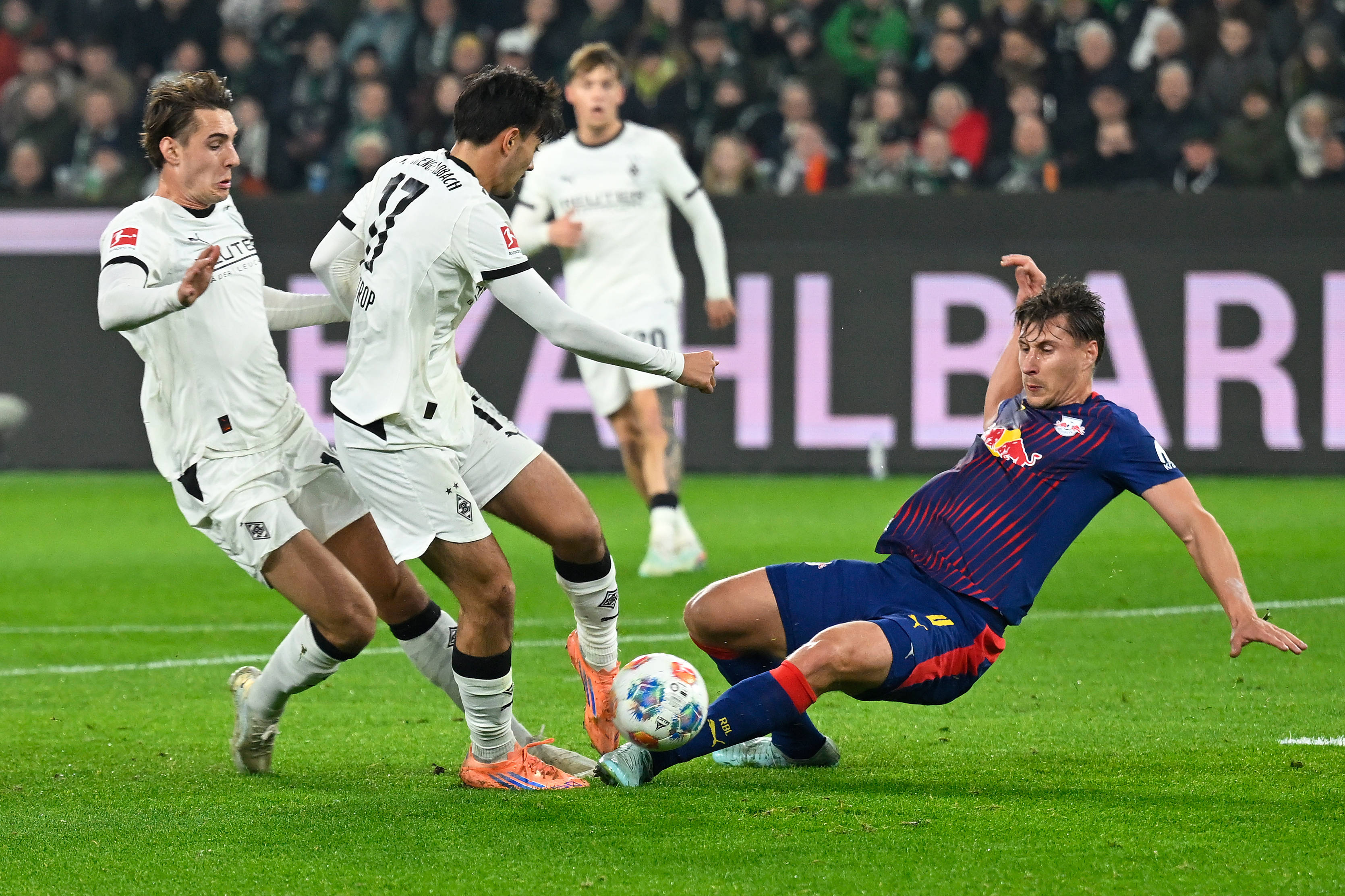 门兴格拉德巴赫大获全胜,迅速崛起的简单介绍 门兴格拉德巴赫大获全胜,迅速崛起的简单介绍