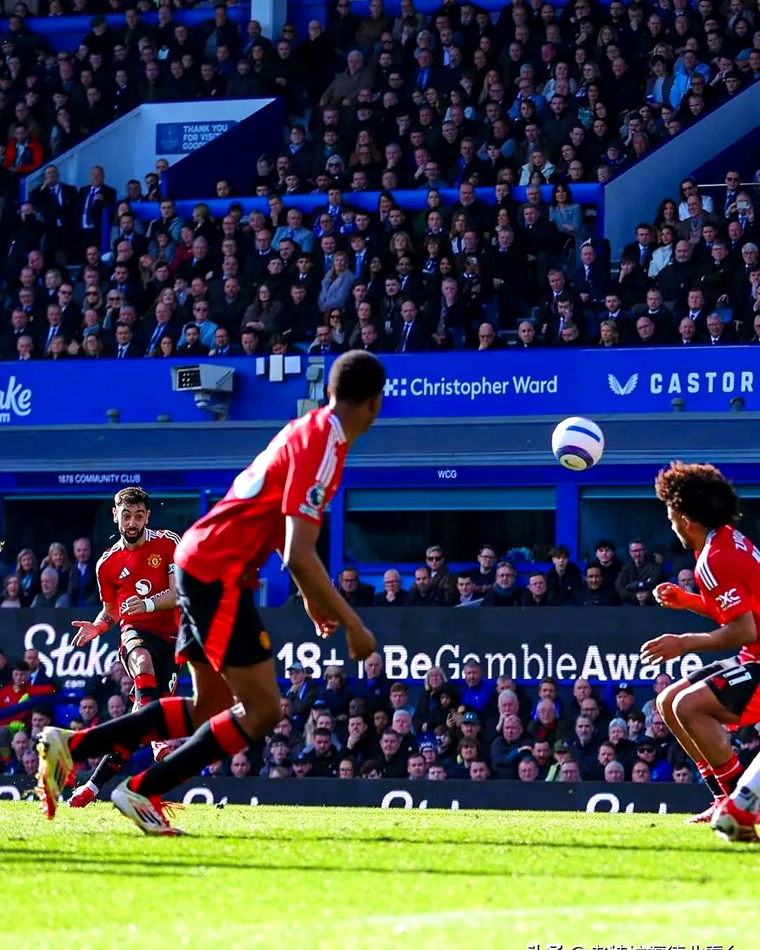 曼联主场连胜，热刺痛失晋级机会的简单介绍