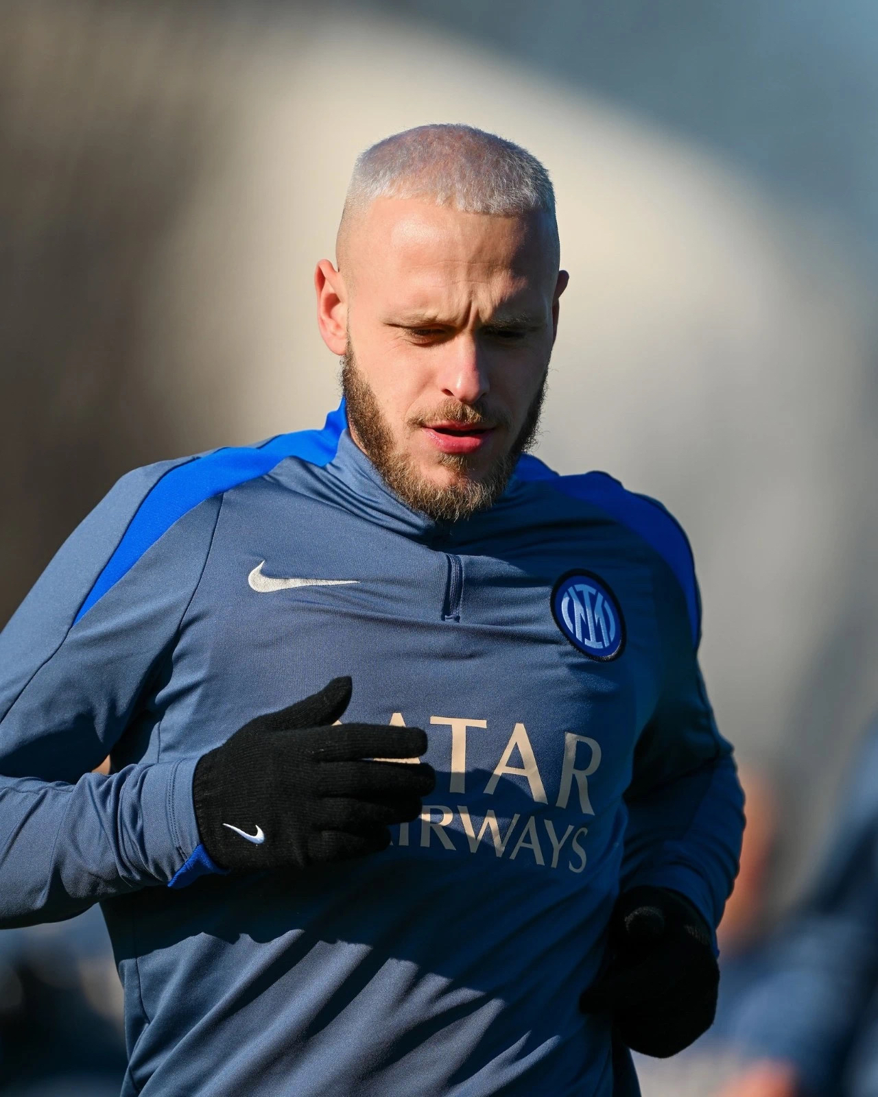 包含拉齐奥客场告捷，继续保持不败的词条