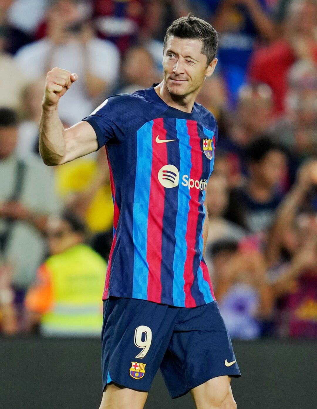 包含阿根廷完胜西班牙，莱万惊艳四座的词条