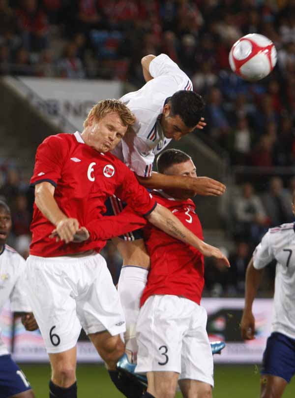 法国队逆转日本队，安赛龙统治全场