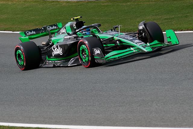 包含索伯车队绝杀梅赛德斯，勒克莱尔惊艳四座的词条