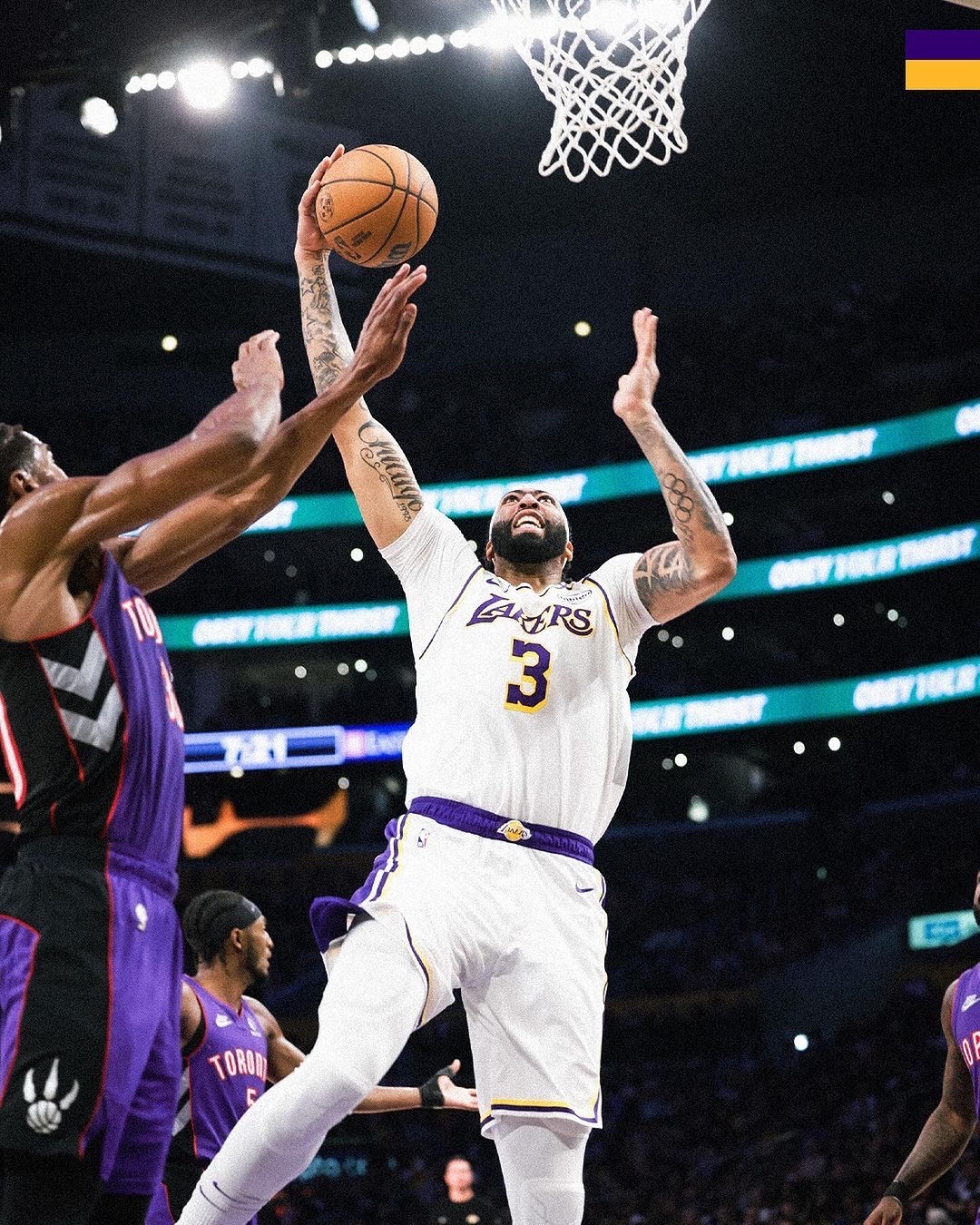 湖人碾压太阳，乔治高光表现的简单介绍