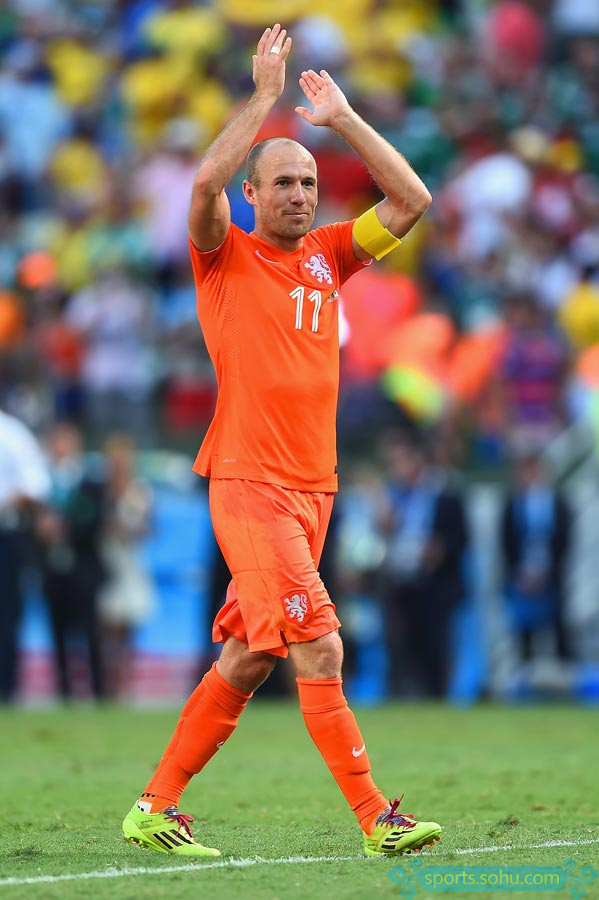 荷兰险胜瓦伦西亚,罗本制霸全场 荷兰险胜瓦伦西亚,罗本制霸全场