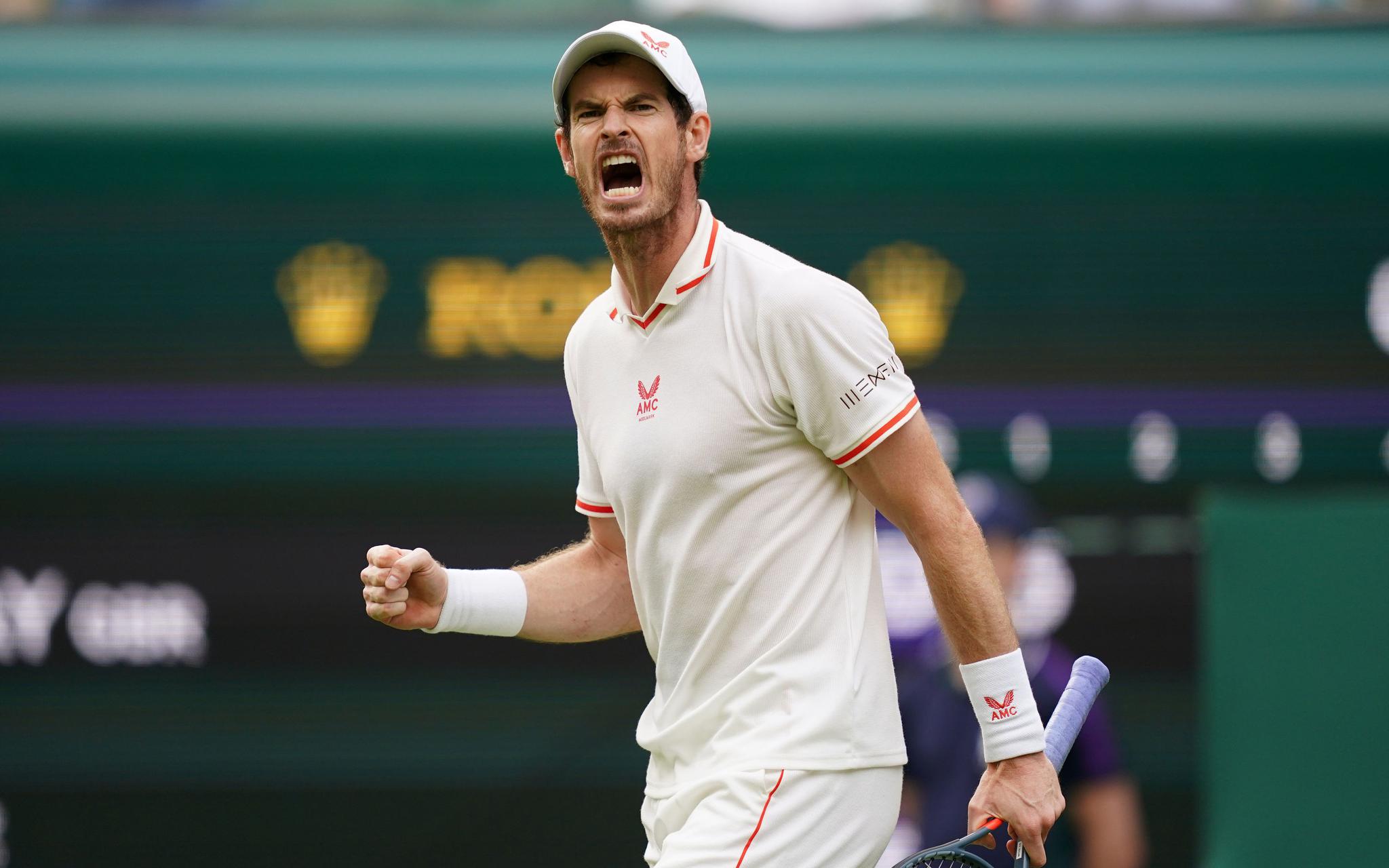 世界网球队鏖战英国网球队，穆雷送出助攻