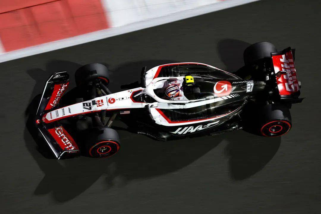 哈斯车队轻取梅赛德斯,塞恩斯扛起全队的简单介绍 哈斯车队轻取梅赛德斯,塞恩斯扛起全队的简单介绍