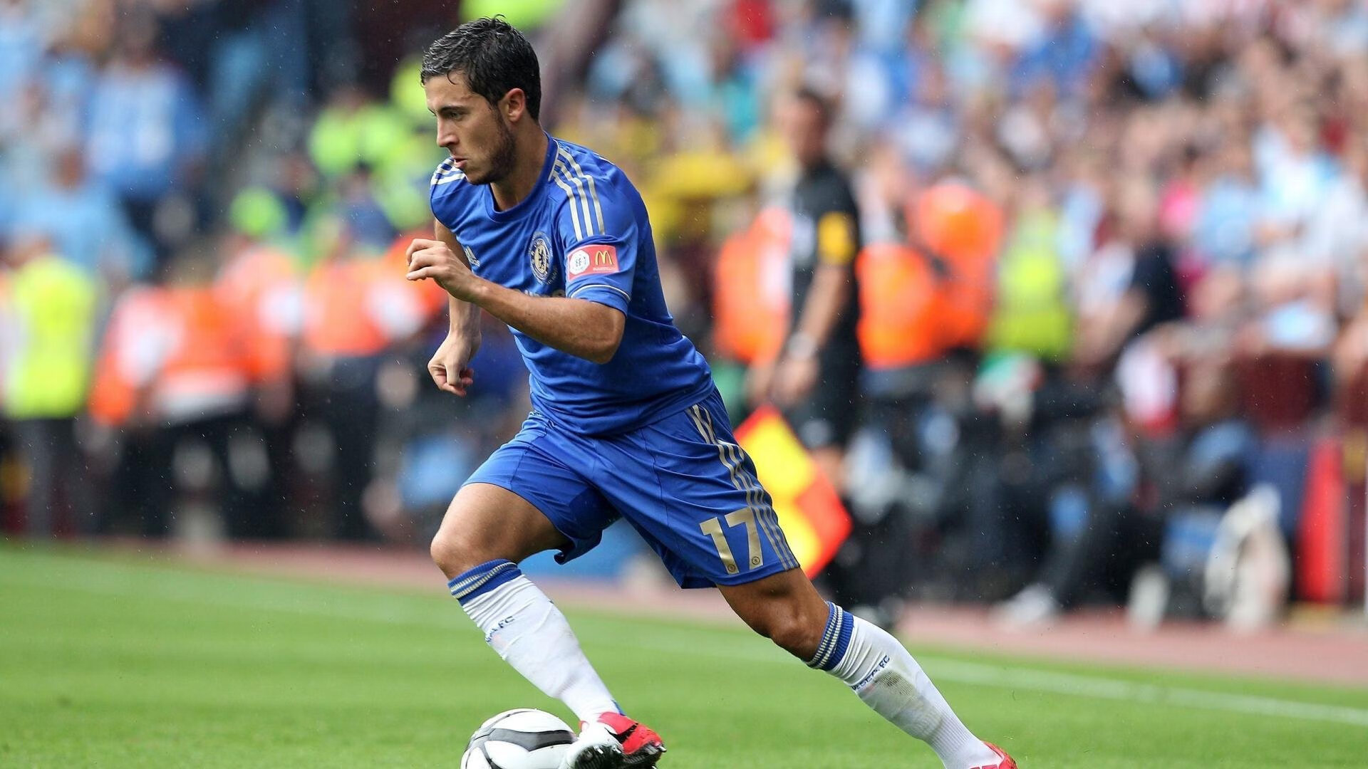 绝杀之刃与关键制胜,从足球场到羽毛球场,中国队的坚韧与桃田贤斗的启示